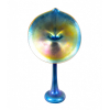 TIFFANY - GOLD FAVRILE - JACK IN THE PULPIT - VASE. <a href=https://www.youtube.com/watch?v=ox07vowQ890 target=# style=color: #F00>CLICK AQUI E ASSISTA O VIDEO SOBRE TIFFANY</a><br />Cerca 1911 - 1912. <br />Engraved: L.C. Tiffany - Favrile 50 X 24 X 14 CM.<br />OBRA SEMELHANTE É CAPA DO LIVRO: <br />Arte Nova DE Klaus Jurgen Sembach, Editora Taschen 2004.<br /><br /><iframe width=560 height=315 src=https://www.youtube.com/embed/ox07vowQ890 title=YouTube video player frameborder=0 allow=accelerometer; autoplay; clipboard-write; encrypted-media; gyroscope; picture-in-picture; web-share allowfullscreen></iframe><br /><br />O vidro Favrile é um tipo de vidro de arte iridescente projetado por Louis Comfort Tiffany. Foi patenteado em 1894 e produzido pela primeira vez em 1896. Difere da maioria dos vidros iridescentes porque a cor está impregnada no próprio vidro, além de possuir coloração distinta. O vidro Favrile foi usado nos vitrais da Tiffany.<br /><br />Tiffany fundou sua primeira empresa de fabricação de vidro em 1892, que ele chamou de Tiffany Glass and Decorating Company. A fábrica, Tiffany Furnaces, estava localizada em Corona, Queens, Nova York e administrada pelo habilidoso imigrante inglês Arthur J. Nash. Foi aqui que Tiffany estabeleceu seu método único de fabricação de vidro: tratar o vidro fundido com óxidos metálicos que absorviam o vidro e criavam um luxuoso efeito de superfície iridescente.<br /><br />A Tiffany recebeu a patente do vidro Favrile em 1894. Os primeiros objetos Favrile foram feitos em 1896.<br /><br />Em 1865, Tiffany viajou para a Europa e, em Londres, visitou o South Kensington Museum, mais tarde renomeado para Victoria and Albert Museum, cuja extensa coleção de vidro romano e sírio o impressionou profundamente. Ele admirava a coloração do vidro medieval e estava convencido de que a qualidade do vidro contemporâneo poderia ser melhorada.<br /><br />Na Exposição de Paris de 1900, o vidro Favrile ganhou o grande prêmio da exposição.<br /><br />Favrile é diferente de outros vidros iridescentes porque sua cor não está apenas na superfície, mas embutida no vidro. O nome comercial original Fabril foi derivado de uma palavra do inglês antigo, fabrile, que significa “feito à mão” ou feito à mão. Tiffany mais tarde mudou a palavra para Favrile “já que isso soava melhor”.<br /><br />Algumas das cores distintivas no vidro Favrile incluem Gold Lustre, Samian Red, Mazarin Blue, Tel-al-amana (ou Azul Turquesa) e Aquamarine.<br /><br />COTAÇÕES:<br /><br />1 sothebys: <a href=https://www.sothebys.com/en/buy/auction/2020/important-design-2/tiffany-studios-jack-in-the-pulpit-vase target=# style=color: #F00> CLICK AQUI </a><br /><br />2 sothebys: <a href=https://www.sothebys.com/en/buy/auction/2020/dreaming-in-glass-masterworks-by-tiffany-studios/jack-in-the-pulpit-vase target=# style=color: #F00> CLICK AQUI </a><br /><br />3 christies: <a href=https://www.christies.com/en/lot/lot-5968012 target=# style=color: #F00> CLICK AQUI </a><br /><br /><br />4 christies: <a href=https://www.christies.com/lot/tiffany-studios-a-jack-in-the-pulpit-vase-circa-1913-5968017/?intObjectID=5968017&lid=1 target=# style=color: #F00> CLICK AQUI </a><br /><br />5 bonhams: <a href=https://www.bonhams.com/auctions/24846/lot/11/ target=# style=color: #F00> CLICK AQUI </a><br /><br />REFERENCIAS:<br /><br />1 MOMA NY: <a href=https://www.moma.org/collection/works/2650 target=# style=color: #F00> CLICK AQUI </a><br /><br />REPLICAS: <br /><br />Mesmo uma replica, sem assinatura, podendo ser de Quezal ou Tiffany Studios, esta cotada e à venda no site internacional Rubylame em US$ 15.800. VEJA: <a href=https://www.rubylane.com/item/1713920-OTA-1140/Antique-Quezal-Tiffany-Studios-Jack-Pulpit?search=1&t=9599aba3 target=# style=color: #F00> CLICK AQUI </a><br />