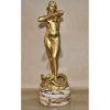 Rudolph KÜCHLER (Austrian, 1867-1954) <br />BRONZE DORÉE <br />EVA<br />47X16X14 cm, sobre base bloco mármore oval<br /><br />BIOGRAFIA: Küchler estudou na Academia de Arte de Viena de 1883 a 1890 e depois trabalhou em Berlim, onde fez esculturas arquitetônicas para o Hotel Esplanade , o teatro em Nollendorfplatz e para casas particulares. Em Hamburgo, ele fez esculturas como decoração de fachada para o Berlin Hotel Excelsior . <br />Em nome de Julius Menadier , diretor do Gabinete de Moedas e Medalhas de Berlim , ele projetou medalhas comemorativas para a Primeira Guerra Mundial de 1914 a 1917 . [1] [2]<br />Outras obras de Küchler foram (seleção):<br /><br />Busto de Heinrich Heine , encomendado por Elisabeth da Áustria-Hungria<br />Esgrimista , figura de bronze, início do século 20<br />Eva , figura de bronze (nua), por volta de 1900<br />Ferreiro , figura de bronze<br />Portador de jarro<br />Guerreiro , por volta de 1890<br />A vida é trabalho<br />Hermes , Bronzefigur<br />Porta-lança com coroa de louros<br />Garota nua em Art Nouveau<br />Mulher com flores , figura de bronze<br />Os banhistas , figura de bronze, 1898<br />