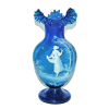 MARY GREGORY-(1856–1908)<br />Grande vaso azul, com pintura em esmalte vidrado. Consta restauro. 42x22x22 cm.<br />*MARY GREGORY-(1856–1908) era uma artista americana conhecida por sua decoração de produtos de vidro na Boston and Sandwich Glass Company em Cape Cod, Massachusetts. Gregory trabalhou para Boston e Sandwich de 1880 a 1884.<br />http://www.glassencyclopedia.com/Marygregoryglass.html