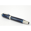 <p>Montblanc Boheme Paso Doble <a style=color: #f00; href=https://www.youtube.com/watch?v=LjELbr7AUNM target=#>CLICK AQUI E ASSISTA O VIDEO</a> trabalhada em metal gravado com laca azul, com clipe e acessórios banhados a platina. Possui uma soberba pedra sintética cor de safira lindamente colocada no clipe Caneta Montblanc Bohème azul. Excelente caneta-tinteiro da marca Montblanc Famosa linha Boheme com pena retrátil em ouro e coberta de ródio. A tampa destacável pode ser anexada ao corpo da caneta para tornar a escrita mais confortável. <iframe title=YouTube video player src=https://www.youtube.com/embed/LjELbr7AUNM width=560 height=315 frameborder=0 allowfullscreen=allowfullscreen></iframe></p>