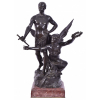 LUCA MADRASSI (Itália, 1848 - França, 1919) <br />Importante artista que participou da Universal de 1900 em Paris.<br />Raríssima escultura em Bronze maciço com selo de fundição francesa: AB - PARIS. titulada LE GENIE DES NATIONS <br />Escultura: 81 x 59 x 57 cm. <br />Base mármore rouge: 9 x 33 x 33 cm. <br />Altura total: 90 cm. <br />