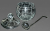 Antiga poncheira em cristal da BOHEMIA, República Tcheca. Completa: (12) canecos e concha. Lapidação manual: ramos, correntes, frisos e estrelado ao fundo. Década de 1940. Consta de dois delicados bicados no interior da boca. Medidas:34x24x24 cm.