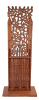 <p>Gto - Pir&acirc;mide humana - Escultura em Madeira - Assinada - 190 x 50 x 5,5 cm.</p><br /><p></p>