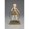 PREISS, Ferdinand<br>Hoop Girl. Escultura de bronze patinado e marfim, sobre base de ônix. 21 cm de altura.<br>Assinada na base e siglada no bronze. <br><br><i>Reproduzido em Art Deco Sculptor, de Alberto Shayo, à pág. 130 e em Art Deco and Other Figures, de Bryan Catley, à pág. 267.</i>