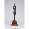 CHIPARUS, Demetre<br> Starfish. Escultura em bronze e marfim, sobre base de mármore e ônix. 71 cm de altura. Assinada na base. França, c. 1930.<br> <br><i>Reproduzido em Master Of Art Deco, de Alberto Shayo, à pág. 158 em Art Deco and Other Figures, de Bryan Catley à pág. 79.<br> Um dos grandes ícones da obra de Chiparus, talvez a peça mais cobiçada entre os colecionadores.</i>i>