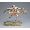 PREISS, Ferdinand <br />Bat dancer. Escultura de bronze patinado e marfim. Base de ônix. 24 cm de altura. Assinada na base. França, c. 1935. Reproduzida em Art Deco Sculptor, de Alberto Shayo, na pág. 177.