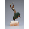 CHIPARUS, Demetre <br />Vested Dancer. Escultura de bronze patinado e marfim, sobre base de ônix. 33,5 cm de altura. França, c. 1935. Reproduzido em Chiparus Master of Art Deco, de Alberto Shayo, pág. 111.