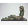 CHIPARUS, Demetre - Reclining Woman. - Escultura de bronze patinado de verde sobre base de ônix negro. - Assinada no bronze. - 57 x 15,5 x 33,5 cm de altura. - França, c. 1935.
