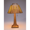 TIFFANY STUDIOS<br />Abajur de bronze dourado, cúpula rendilhada e internamente com placas de pasta de vidro bege. 34 cm de altura. Assinada na base e na cúpula.<br /><br />Ilustração: Tiffany - Lamps and Metalware, de Alastair Duncan, à pág. 495.