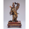 Rara escultura de bronze patinado com inserções de douração, provavelmente representação de figura do Teatro Kabuki. Assinada na parte posterior. Base retangular com incrustações de metal dourado. 35 cm de altura total. Período Meiji (1868-1912).<br /><br />Peça de coleção em estado de conservação impecável.