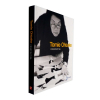 TOMIE OHTAKE - Livro ricamente ilustrado com reproduções de pinturas e esculturas de TOMIE Ohtake. Textos de Max Perlingeiro e Paulo Herkenhoff. <br />1405g; 28x23 cm; 233 págs.; capa dura; livro trilíngue: português, espanhol e inglês