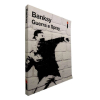 BANKSY - Este livro contém elementos criativos e artísticos da arte do grafite e não tem a intenção de encorajar ou induzir sua prática em lugares onde ela seja ilegal ou inapropriada. Fartamente ilustrado.<br />810g; 26x21 cm; 240 págs.