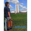 CARLOS BRACHER - Livro amplamente ilustrado, que é uma celebração dos 50 anos de pintura de Bracher, em que ele pinta Brasília, que comemora também 50 anos de sua construção. jp<br />1600g; 32x24 cm; 223 págs.; capa dura<br /><br />
