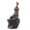 Carybé - Escultura em bronze, intitulada “Moça do Galeão” Medidas Obra: 24cm Altura x 12,5cm Largura. Acompanhadocumento de origem e autenticidade emitido pelo Instituto Carybé.