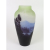 GALLE EMILE - Belo vaso em vidro artístico acidado representando paisagem em tons de azul ,36 cm de altura . França inicio do Séc. XX