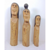 Aberaldo Sandes Costa Lima - Família com 3 figuras - Esculturas em madeira - assinadas - 116 x 21 x 26 cm - 120 x 22 x 25 cm - 110 x 20 x 29 cm.