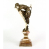 Escultura de bronze e marfim, representando dançarina orientalista. Sec XX - 63 cm alt, total