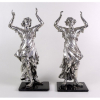 <p>Par de elegantes esculturas em prata de lei, representando figuras femininas, base em granito. Europa Sec XIX - 45 cm alt.</p>