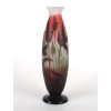 <p>Gallé Emile - Belo vaso acidado representando tulipas de elegante foramto. França Sec XIX - 38 x 10 cm.</p>