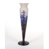 <p>Gallé Emille - Belo vaso acidado em tons de azul representando paisagem , de elegante formato - França Sec XIX- 41 cm alt. 9 cm diâm.</p>