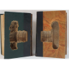 Rosangela Rennó - Private Eye - dois dicionários com intervenção escultórica e letras douradas - 25x16x10 cm cada - 1992/95