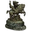 Emmanuel Frémiet<br>Cavaleiro e dois cavalos. Escultura de bronze patinado, sobre base ovalada; 40 cm de altura. Assinada na lateral direita: E. Frémiet. <br>