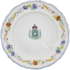 Prato de porcelana com aba delimitada por filete azul contendo ramos de flores e trigo em policromia, na caldeira o brasão Imperial em suas cores heraldicas sobre a legenda Império; no reverso marca Vista Alegre de 1870; 25 cm de diâmetro. Portugal, séc. XIX. Reproduzido à página 173 do livro Memórias de um Viajante Antiquário, por Josá Claudino da Nobrega. Origem: ex-coleção Embaixador Macedo Soares. 