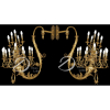 Par de candelabros de parede com estrutura de madeira dourada, em•forma de S, para dezesseis lâmpadas cada um; 85 cm de largura por 90 cm de altura. Itália, •séc. XVIII.Pertenceu ao Palácio Barberini, em Roma. Necessitando pequenos restauros.