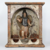 <p>São Miguel Arcanjo - Brasil, século XVII. Escultura de barro queimado e policromado representando o Santo em sua iconografia tradicional. De pé sobre nuvens, com asas, cabelos longos, trajes convencionais, braços ligeiramente flexionados acima da cintura e mãos em posição de sustentar balança e lança; 50 cm de altura total. Apresenta-se no interior de oratório de madeira, com vestígios de policromia, da mesma época, com alguns restauros; em seu interior pintura de almas do purgatório. Estão ausentes nesta iconografia, a balança com seu prato e a lança com estandarte.</p>