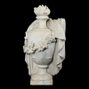 <p>Ânfora de mármore com corpo ornado por guirlanda floral, revestida parcialmente em seu todo por chale e encimada por chama flamenjante. Apoiada sobre base quadrada de 17,5 cm de lados; 62 cm de altura total. Apresenta restauro na base e perda da alça.</p>