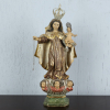 <p>Nossa Senhora do Carmo. Brasil, século XVIII. Imagem de madeira esculpida e policromada, com douração e esgrafitos, segurando Menino Jesus à esquerda, no hábito o símbolo da Ordem do Carmo, olhos de vidro, cabelos cobertos por manto curto, pés calçados, sobre nuvens com rosto de três anjos e base quadrada com os cantos chanfrados; 64 cm de altura total e 56 cm de altura sem a coroa. Acompanham duas coroas e um escapulário. Origem: espólio de Edgar Clat Gaspar.</p>