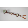 Cetro em Jade (RUYI) - Elegante haste de madeira arqueado, incrustada com uma inscrição caligráfica em fio de prata com três placas de jade celadon. A cabeça em forma de coração finamente esculpida com ramos de frutificação de pêssego, a central pêssego e flor e a placa terminal com ramos frondosos de dedo de lima. O final perfurado para se colocar uma borla de seda - Comp. 29 cm - China, Séc. XVIII - Dinastia Qing<br />