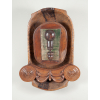 FARNESE de ANDRADE - O Ser - assemblagem - fragmentos, ornato, tábua e gamela de madeira - 89 x 50 x 22 cm - a.n.v. 1978 - Obra reproduzida no livro do artista (Objetos) Cosacnaif.