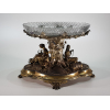 Magnífico cento de mesa em prata de lei e cristal - letra data para a cidade de Edinburgh, 1875 a 1876 e marca do prateiro Marshall & Sons - 33 x 50 x 20 cm - Inglaterra, séc XIX