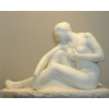 Francisco LEOPOLDO E SILVA (1879 - 1948) – Nú feminino - Escultura em mármore de Carrara sobre pedestal ao estilo Art Déco em mármore Nero Portoro. Assinado na base, L. Silva – Escultura: 31 x 73,5 x 55 (altura) cm ; Base: 38 x 77 x 86 (altura).