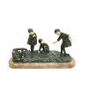 CHIPARUS, Demétre Haralamb (1886–1947) – “THREE CHILDREN PLAYING SKITTLES” – Raro grupo escultórico em bronze patinado e marfim, representando tres crianças jogando boliche sobre base de ônix. Assinado no bronze, Chiparus – C. 1920 – 33 X 16,5 X 17 (altura) cm.